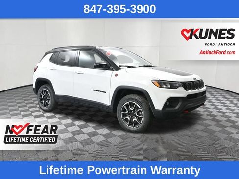 Used 2025 Jeep Compass Trailhawk AWD/4WD image 3