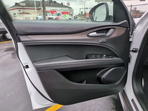 Used 2022 Alfa Romeo Stelvio Ti AWD/4WD image 19