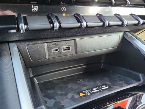 Used 2025 Chevrolet Colorado Z71 w/ Midnight Edition image 11