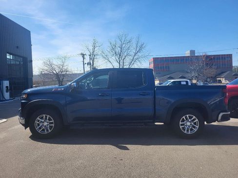 Used 2019 Chevrolet Silverado 1500 LT w/ Z71 Off-Road Package image 6