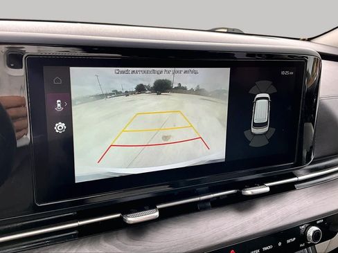 Used 2023 Kia Carnival EX FWD image 25
