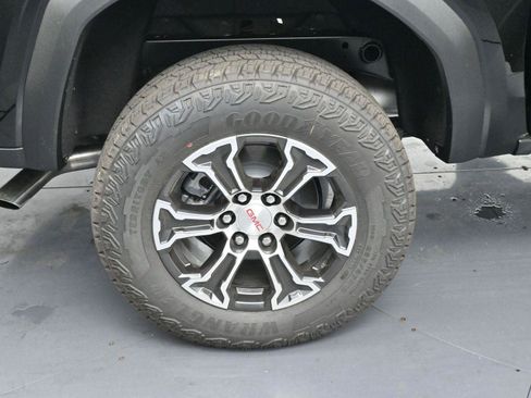 Used 2025 GMC Canyon AT4 w/ Technology Plus Package image 37