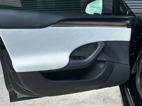 Used 2022 Tesla Model S image 17