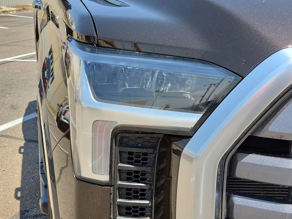 Used 2024 Toyota Tundra Limited w/ Power Package AWD/4WD image 8