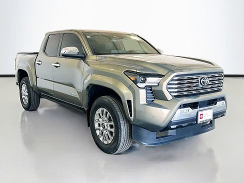 Used 2025 Toyota Tacoma Limited AWD/4WD image 3