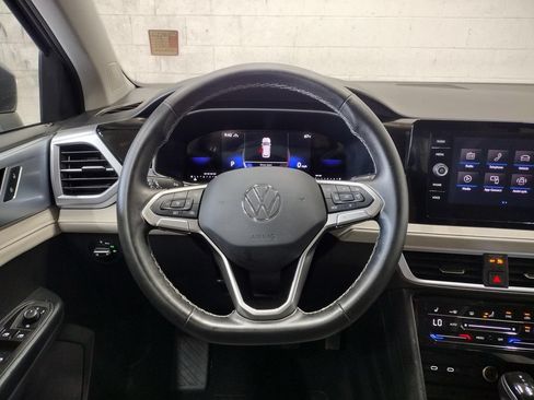 Certified 2025 Volkswagen Taos SE AWD/4WD image 36