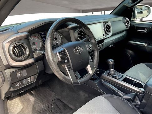 Used 2022 Toyota Tacoma TRD Off-Road image 17