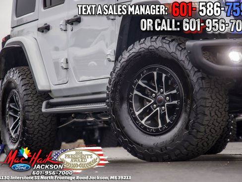 Used 2024 Jeep Wrangler Unlimited Rubicon AWD/4WD image 2