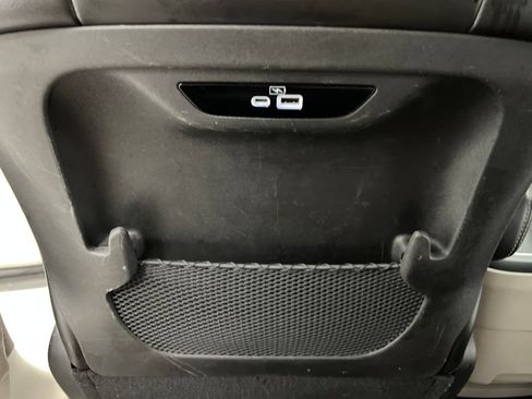 Used 2023 Chrysler Pacifica Touring-L FWD image 23
