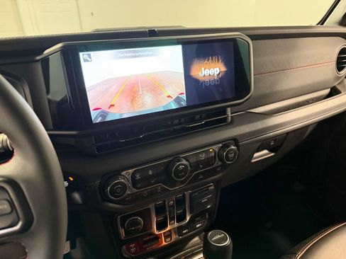 Used 2024 Jeep Gladiator Rubicon w/ Convenience Group AWD/4WD image 78