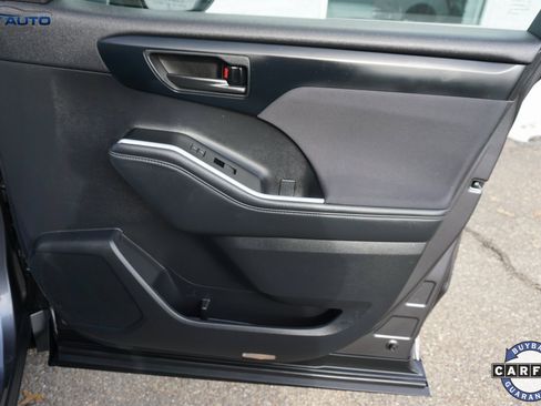 Used 2022 Toyota Highlander L image 26