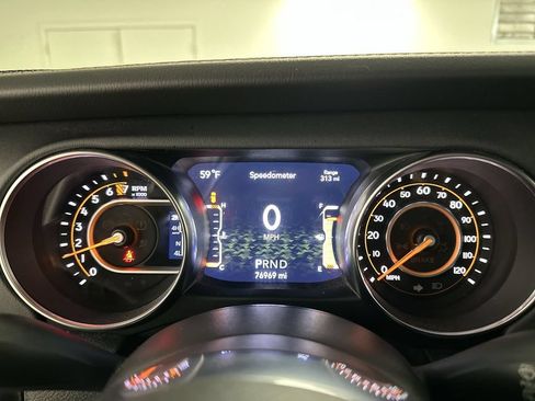 Used 2021 Jeep Wrangler Unlimited Sahara AWD/4WD image 35