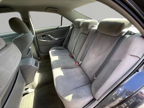 Used 2010 Toyota Camry LE FWD image 21