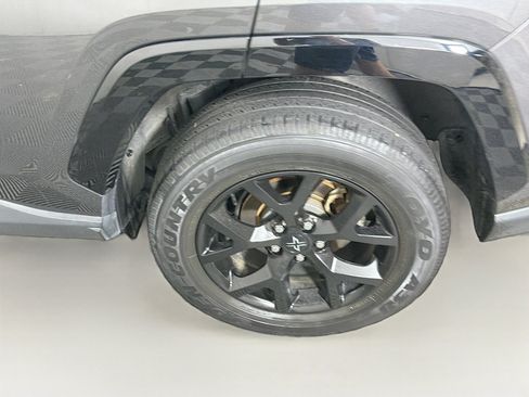 Used 2021 Toyota RAV4 XLE FWD image 11