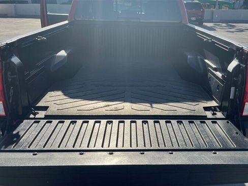 Used 2017 Toyota Tacoma SR5 RWD image 11