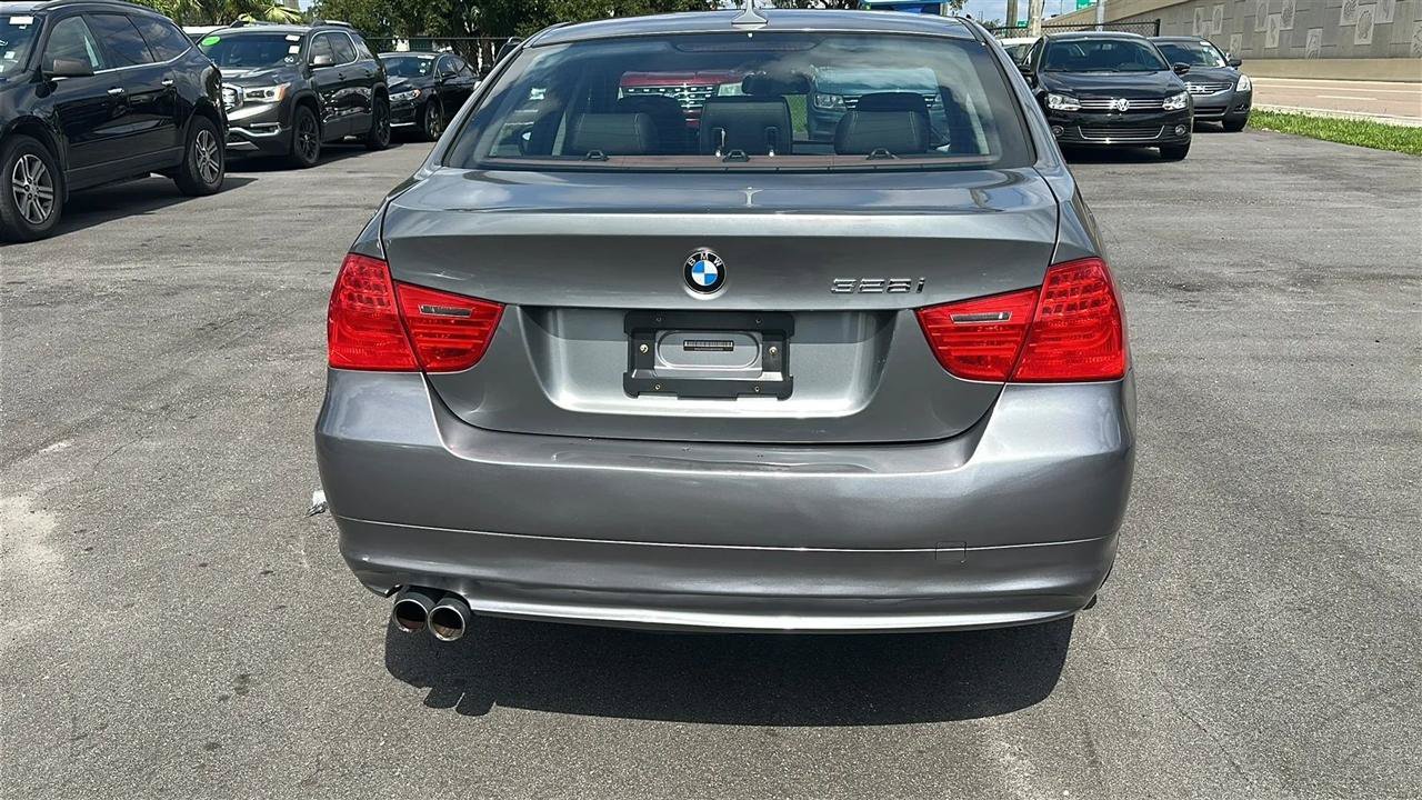 Used 2011 BMW 328i xDrive Sedan AWD/4WD image 10
