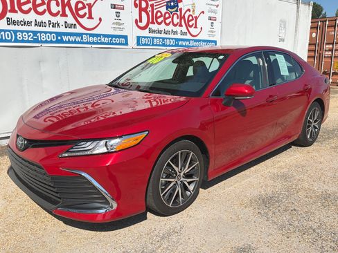Used 2023 Toyota Camry XLE FWD image 6