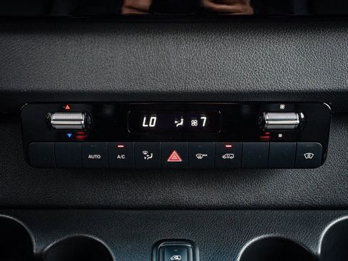 Used 2024 Mercedes-Benz Sprinter 2500 image 33