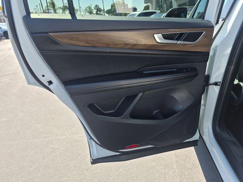 Used 2025 Volkswagen Atlas SE FWD image 23