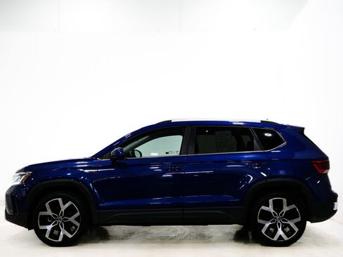 Used 2022 Volkswagen Taos SEL image 6