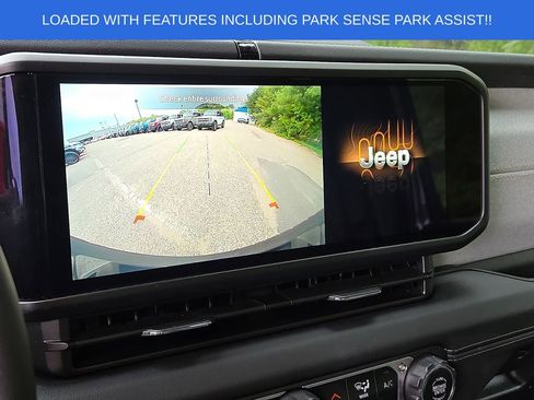 Used 2025 Jeep Wrangler Unlimited Sahara w/ Safety Group AWD/4WD image 17