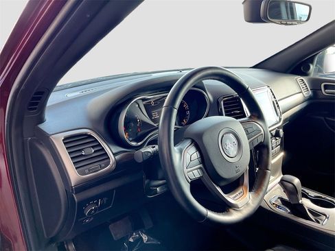 Used 2022 Jeep Grand Cherokee Laredo X image 9