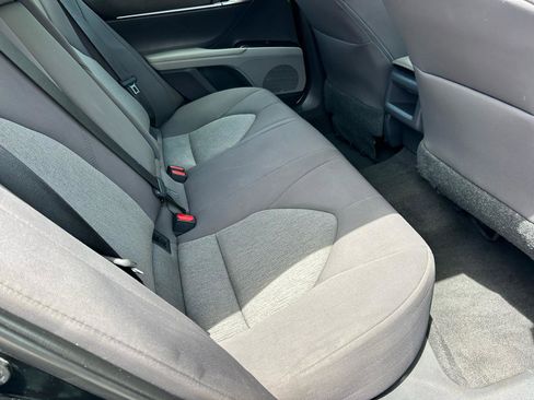 Used 2020 Toyota Camry LE FWD image 11