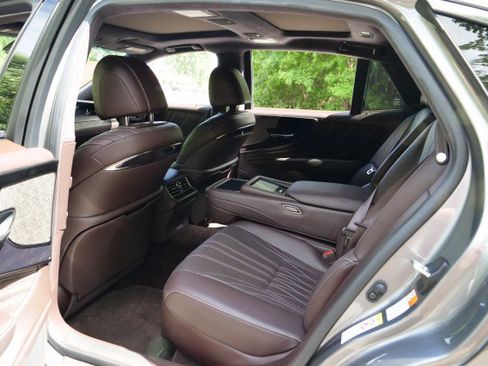 Used 2019 Lexus LS 500 w/ Luxury Package RWD image 33