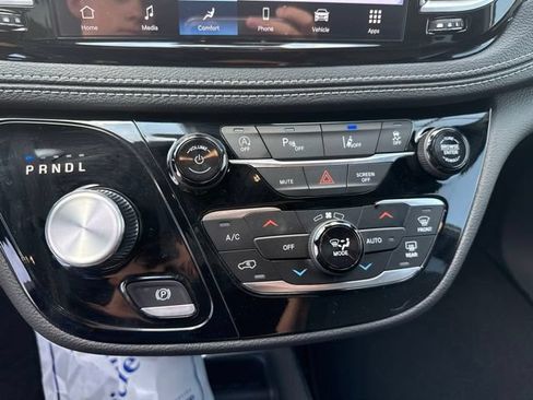 New 2026 Chrysler Pacifica Select AWD/4WD image 26