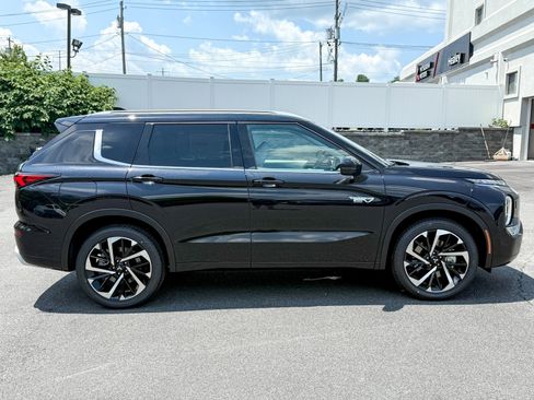 New 2025 Mitsubishi Outlander 4WD Plug-In Hybrid image 13