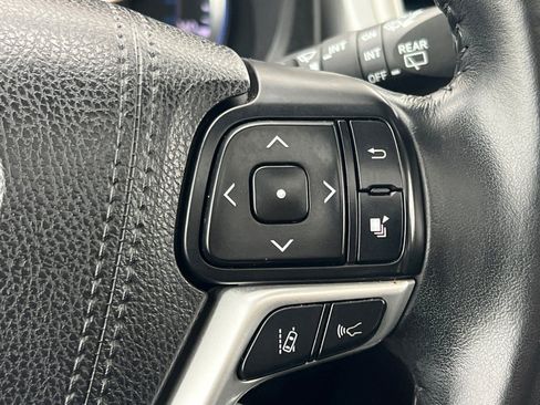 Certified 2017 Toyota Highlander SE image 31