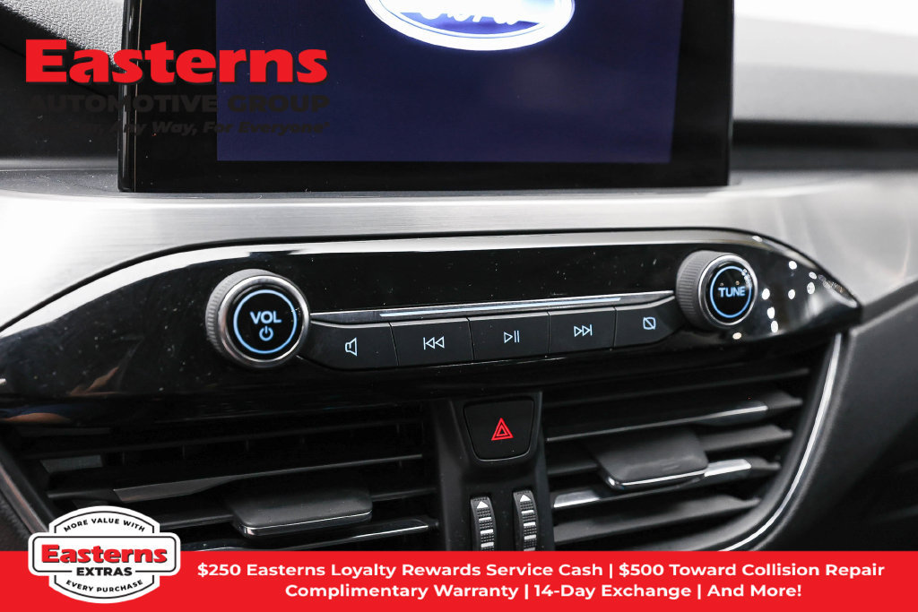 Used 2021 Ford Escape Titanium AWD/4WD image 19
