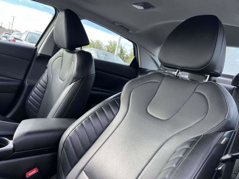 Used 2023 Hyundai Elantra Limited image 11