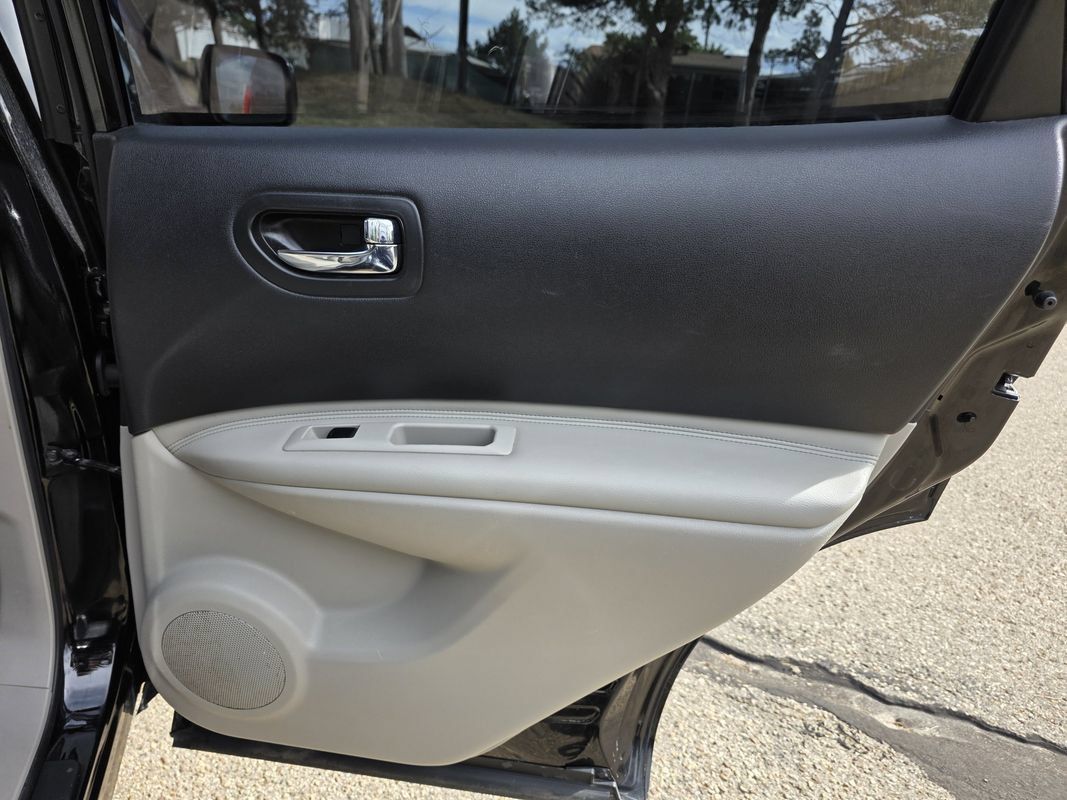 Used 2013 Nissan Rogue SL AWD/4WD image 19