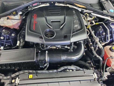 Used 2017 Alfa Romeo Giulia Ti w/ TI 19" Sport Package AWD/4WD image 4