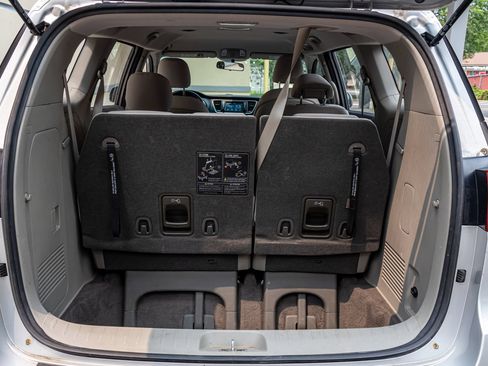 Used 2019 Kia Sedona L FWD image 6