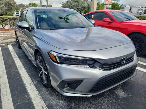 Used 2024 Honda Civic Touring image 2