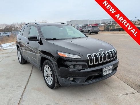 Used 2018 Jeep Cherokee Latitude image 1