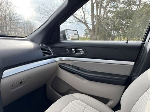 Used 2018 Ford Explorer FWD image 19