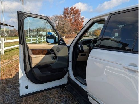 Used 2019 Land Rover Range Rover HSE image 9