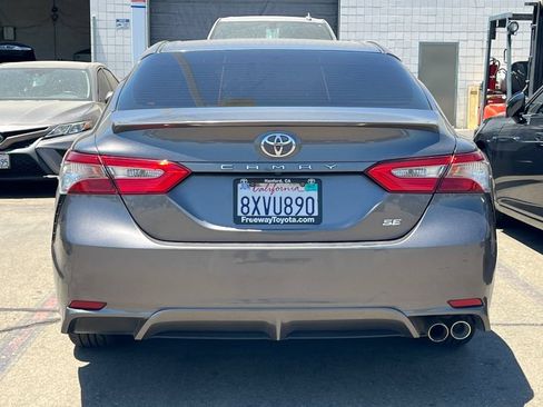 Used 2018 Toyota Camry SE FWD image 7
