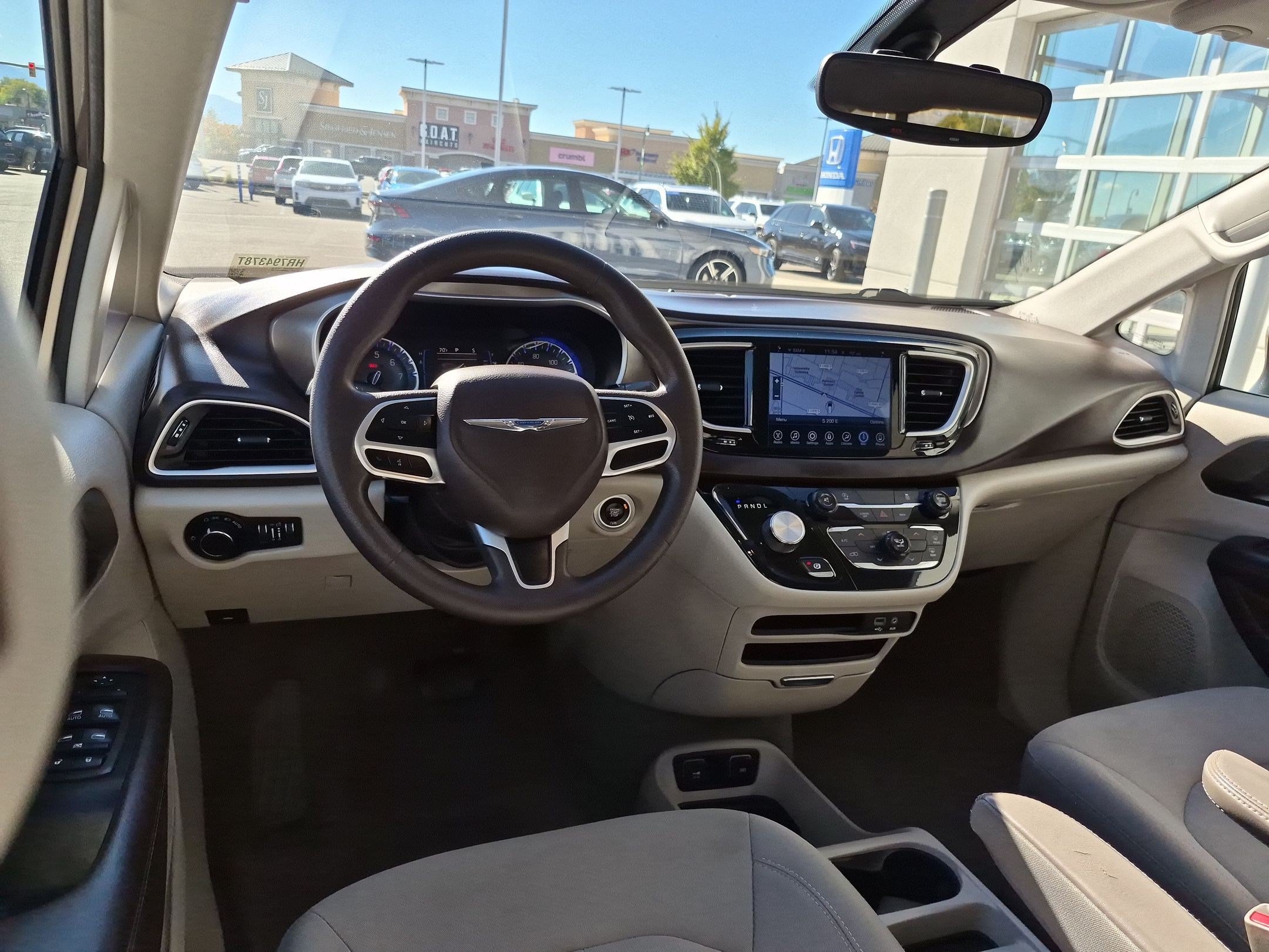 Used 2017 Chrysler Pacifica Touring FWD image 30