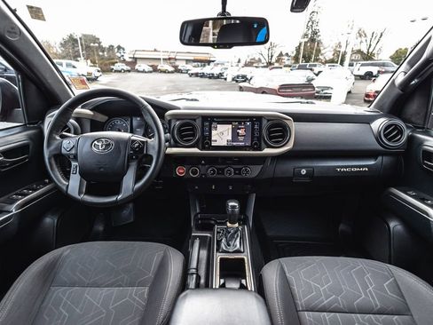 Used 2016 Toyota Tacoma TRD Sport image 27