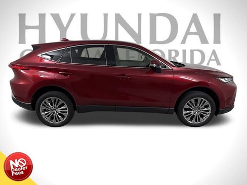 Used 2022 Toyota Venza Limited image 2