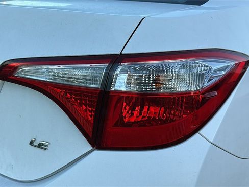 Used 2015 Toyota Corolla LE image 9
