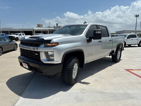 Used 2022 Chevrolet Silverado 2500 Custom w/ Custom Value Package AWD/4WD image 3