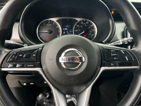 Used 2018 Nissan Kicks S image 23