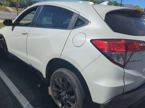 Used 2021 Honda HR-V Sport image 3