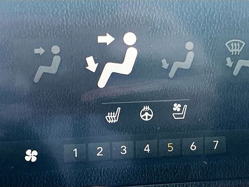 Used 2018 RAM 1500 Laramie Longhorn AWD/4WD image 20