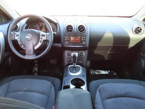 Used 2013 Nissan Rogue SV image 4